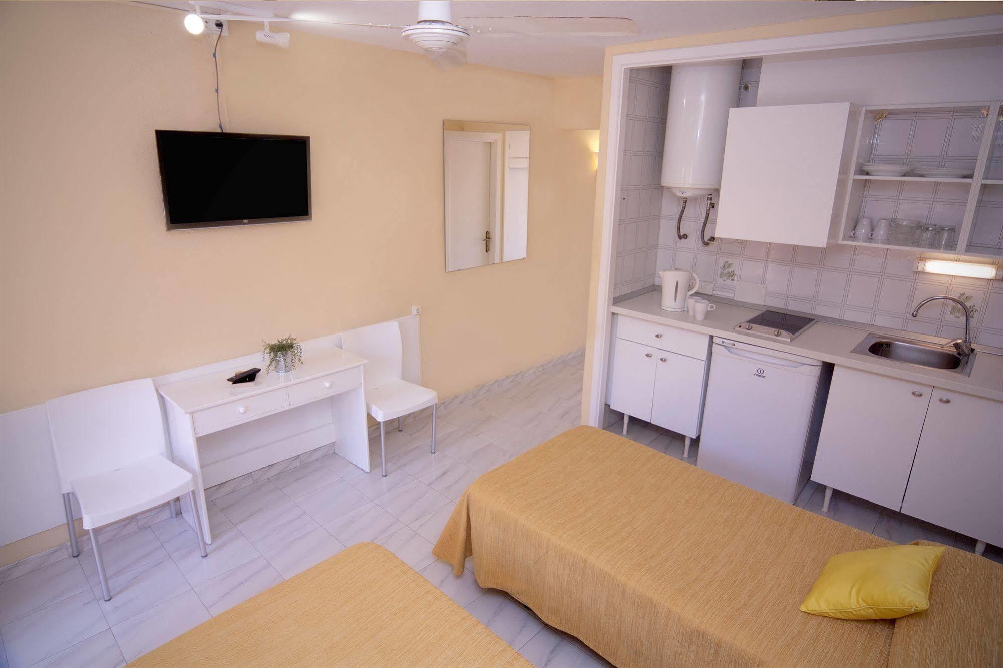 Naika Studios & Apartments Palma Nova  Exterior photo